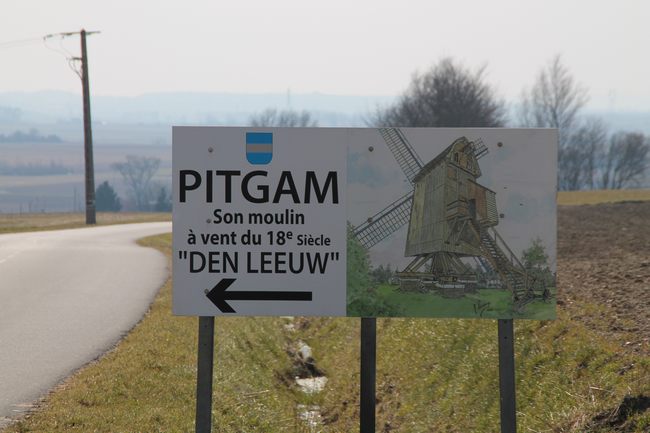 panneau ville et moulin Pitgam.JPG