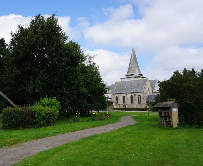 église Volckerinckhove et maison des insectes.jpg
