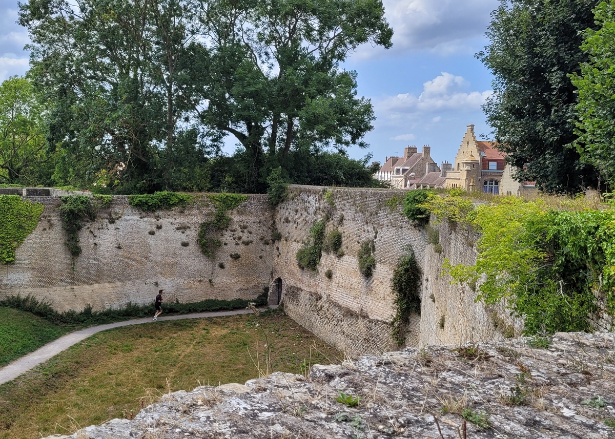 Bergues entre remparts et ville - EQ OT TDF.jpg