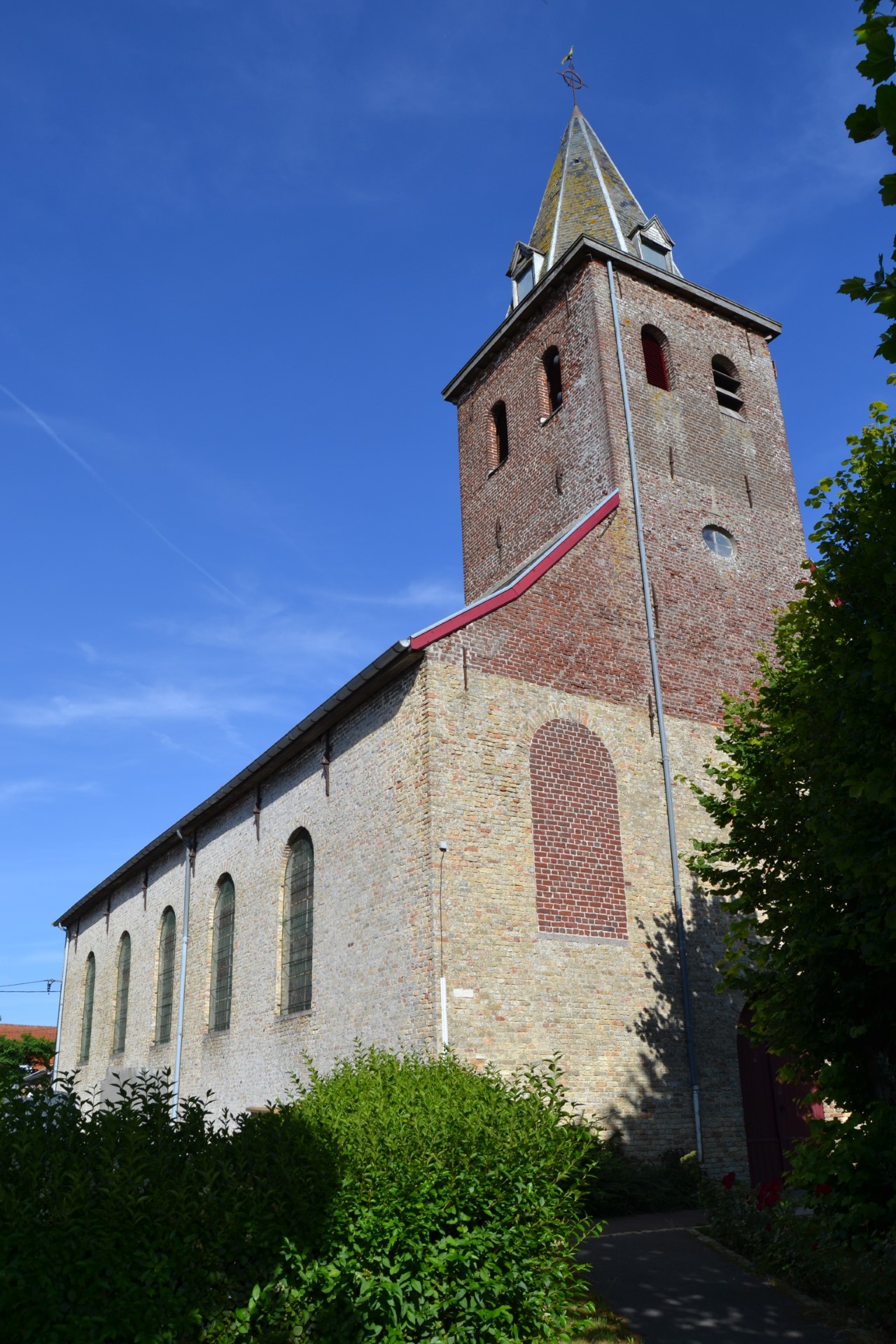 église de Wylder ciel bleu.jpg
