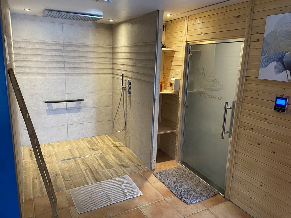 SPA'Radisiaque douche (source tourinsoft 2025).jpeg