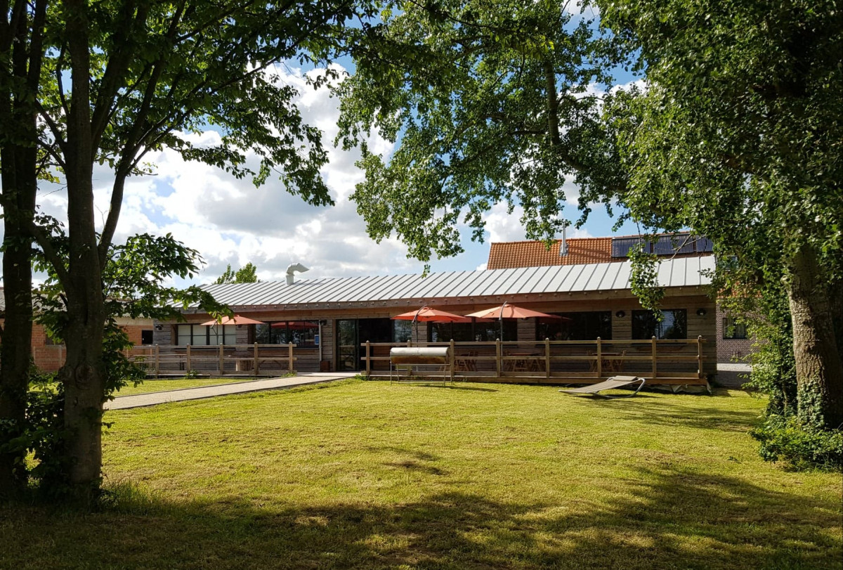 -Auberge Au Petit Paradis Terrasse et jardin.jpg