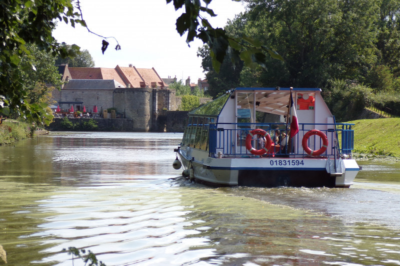 bateau croisière Bergues.jpg