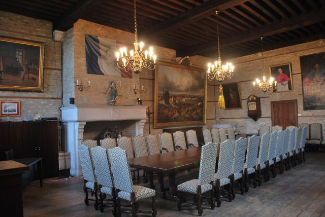 Intérieur mairie Hondschoote.jpg