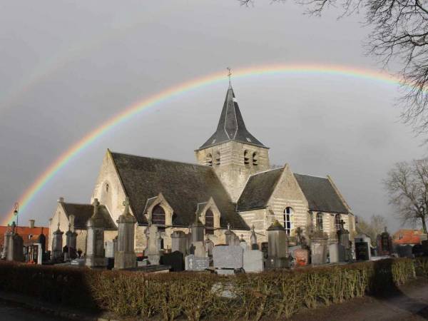 église arc en ciel Eringhem.jpg