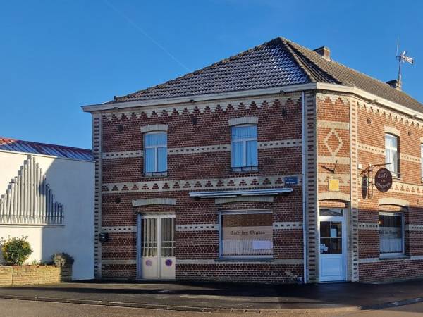 facade café des orgues - M Maillet Cafe des Orgues Herzeele.jpg