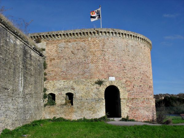 Tour des Couleuvriniers.jpg