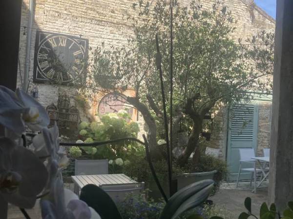 Bienvenue chez Nous vue sur jardin (source Tourinsoft 2025).jpg