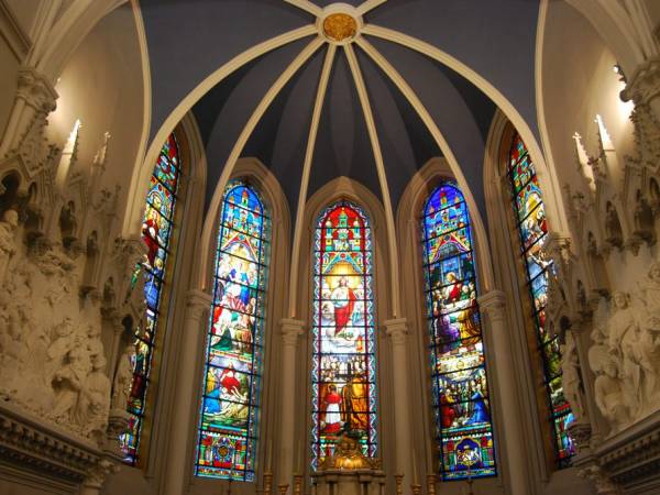 vitraux église St Gilles.JPG