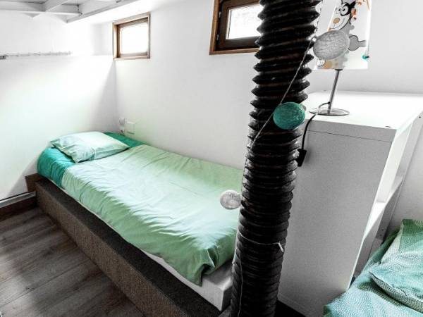 La-peniche-Bergues 2025 cabine 2 (source tourinsoft).jpg