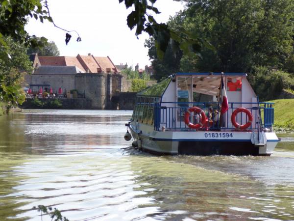 bateau croisière Bergues.jpg